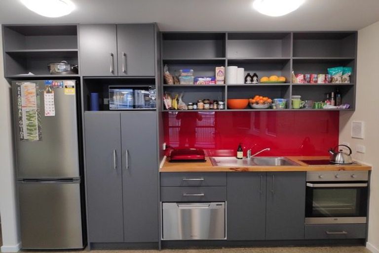 Photo of property in 33 Grove Road, Addington, Christchurch, 8024