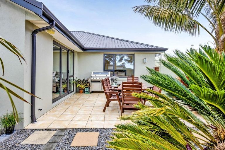 Photo of property in 19 Dolphin Parade, Bell Block, New Plymouth, 4312