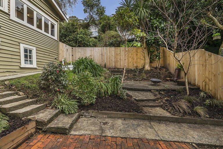 Photo of property in 62 Rodrigo Road, Kilbirnie, Wellington, 6022