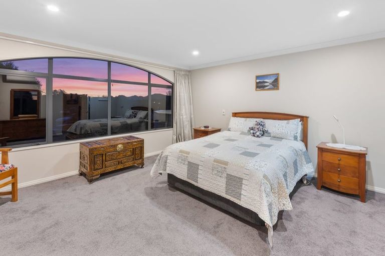 Photo of property in 14 Nugget Grove, Raumati Beach, Paraparaumu, 5032