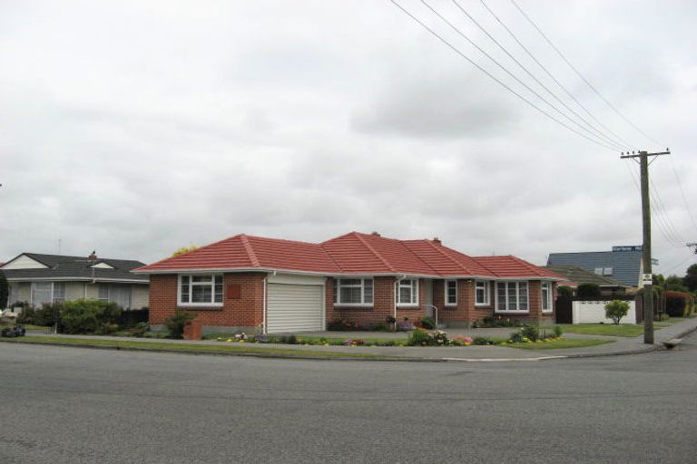 Photo of property in 11 Nortons Road, Avonhead, Christchurch, 8042