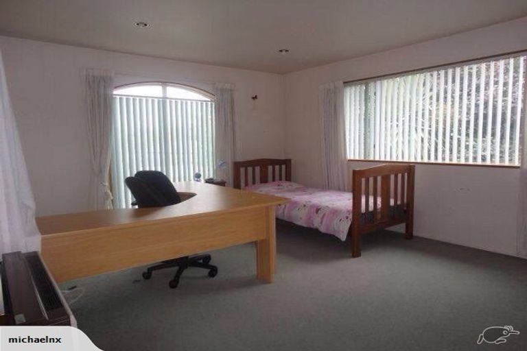 Photo of property in 94 Memorial Avenue, Ilam, Christchurch, 8053