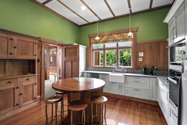 Photo of property in 33 Cameron Street, New Plymouth, 4310