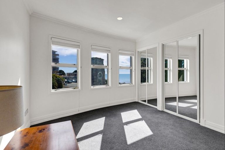 Photo of property in 1e Queen Street, New Plymouth, 4310