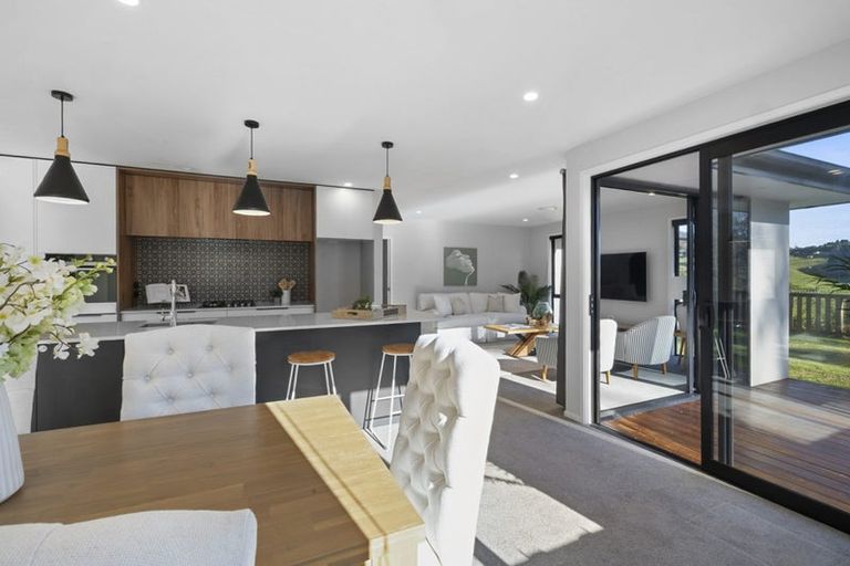 Photo of property in 8 Matau Lane, Ferndale, New Plymouth, 4310