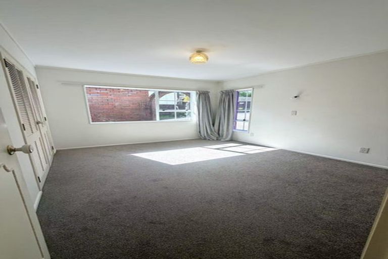 Photo of property in 2/71 Browns Bay Road, Browns Bay, Auckland, 0630