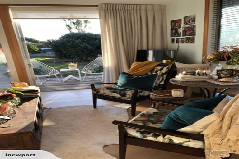 Photo of property in 2a Kiwi Esplanade, Mangere Bridge, Auckland, 2022