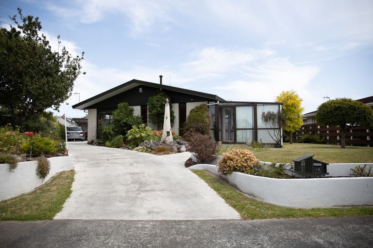 Photo of property in 18 Cecil Place, Cloverlea, Palmerston North, 4412