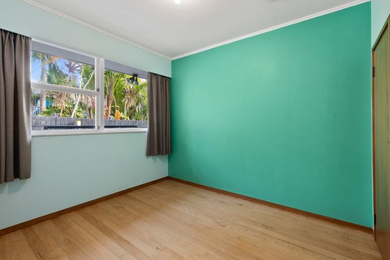 Photo of property in 1/22 Weatherly Road, Torbay, Auckland, 0630