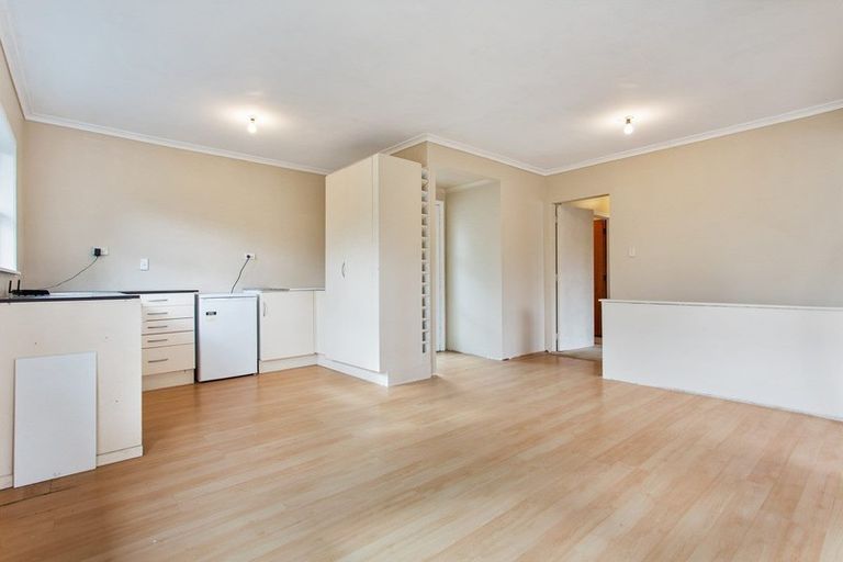 Photo of property in 13 Emirau Place, Glenfield, Auckland, 0629