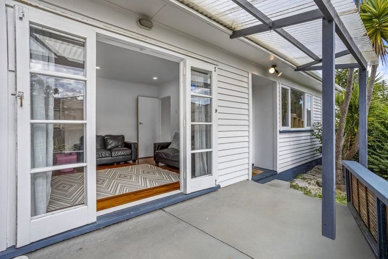 Photo of property in 1c Kuaka Place, New Lynn, Auckland, 0600