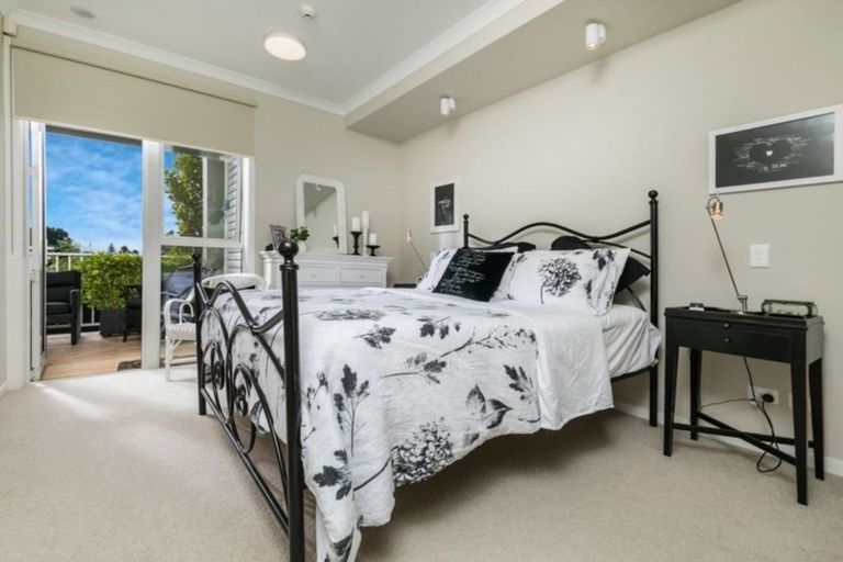 Photo of property in 6 Rewa Rewa Lane, Orewa, 0931