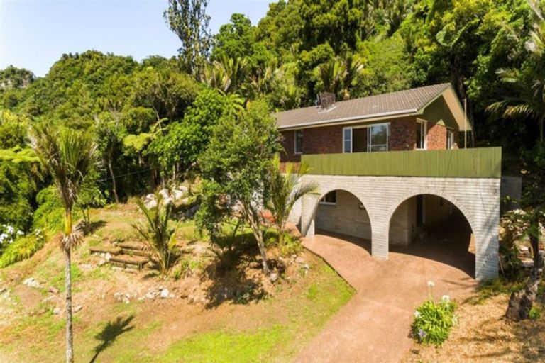 Photo of property in 5 Bush Road, Waiatarua, Auckland, 0604