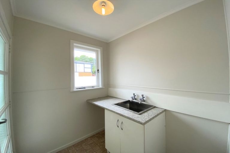 Photo of property in 4 Harding Avenue, Te Atatu South, Auckland, 0610