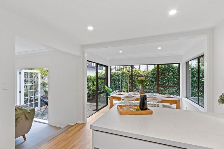 Photo of property in 9 Holly Road, Merivale, Christchurch, 8014