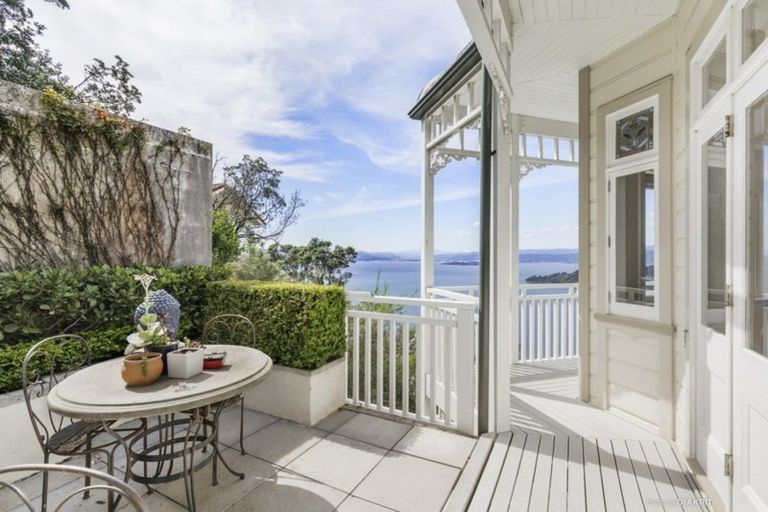 Photo of property in 10 Lookout Road, Roseneath, Wellington, 6011