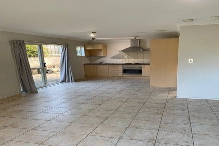 Photo of property in 16a Kauri Glen Road, Northcote, Auckland, 0627