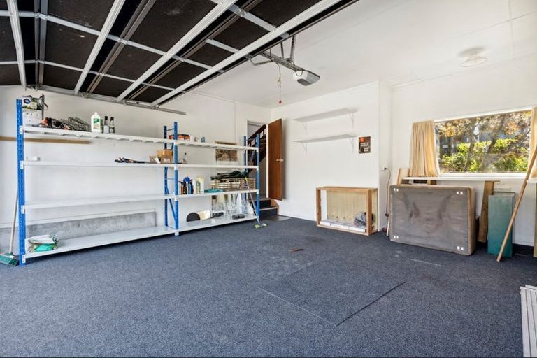 Photo of property in 70a Amapur Drive, Khandallah, Wellington, 6035