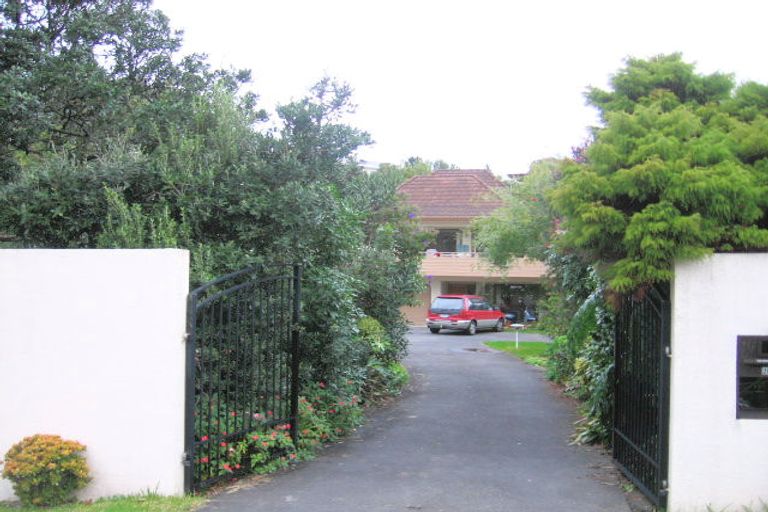 Photo of property in 28 Ramsgate Terrace, Mairangi Bay, Auckland, 0630