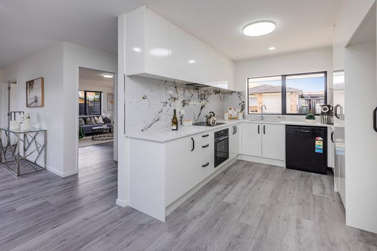 Photo of property in 12 Mark Edgar Place, Clendon Park, Auckland, 2103