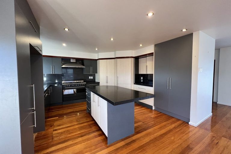 Photo of property in 48 Lyons Avenue, Murrays Bay, Auckland, 0630