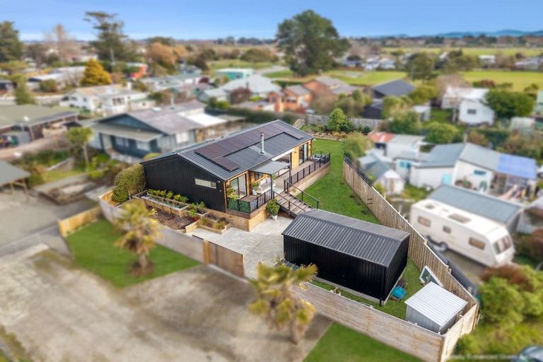 Photo of property in 5 Beach Crescent, Waikuku Beach, 7473