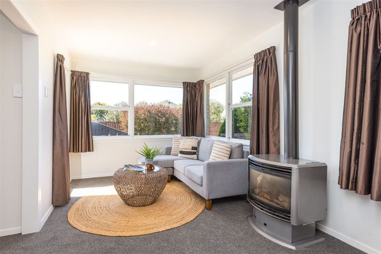 Photo of property in 23 Fairmile Place, Russley, Christchurch, 8042