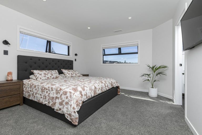 Photo of property in 2a Roland Road, Greenhithe, Auckland, 0632