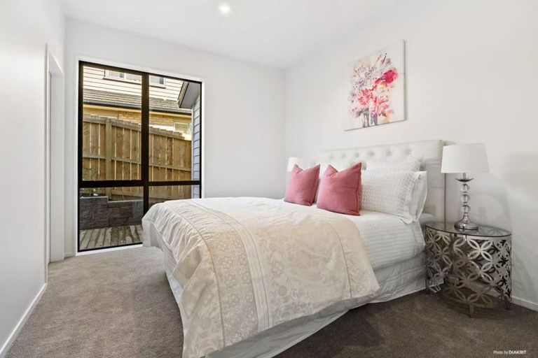 Photo of property in 142c Luckens Road, West Harbour, Auckland, 0618