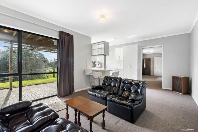 Photo of property in 1 Griggs Road, Whitford, Howick, 2571