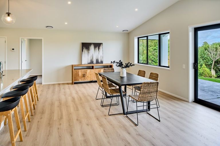 Photo of property in 6 Pihoihoi Close, Waikanae, 5036