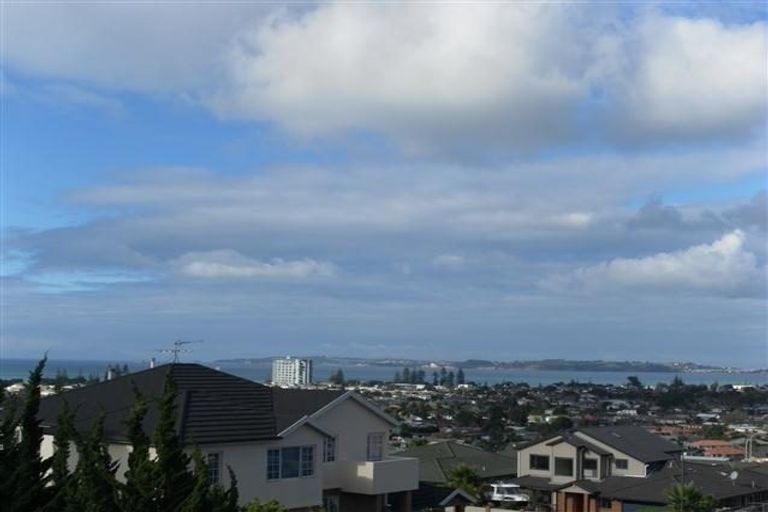 Photo of property in 7 Dorchester Place, Orewa, 0931