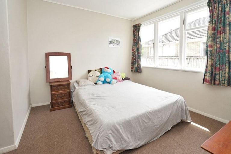 Photo of property in 12 Yeats Crescent, Fairfield, Hamilton, 3214
