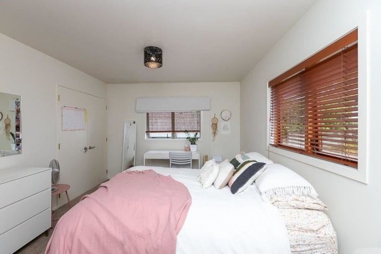 Photo of property in 10 Palm Grove Drive, Western Heights, Hamilton, 3200