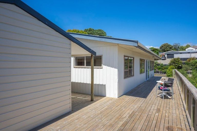 Photo of property in 18 Hicks Crescent, Waikanae Beach, Waikanae, 5036