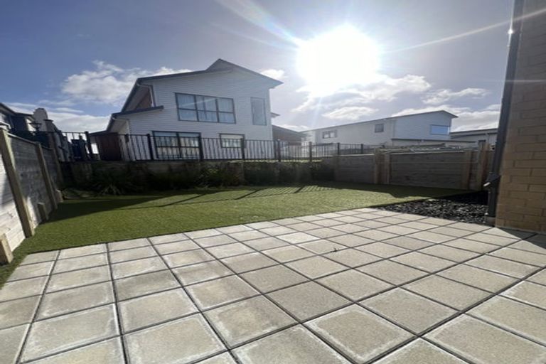 Photo of property in 13 Gunn Way, Hobsonville, Auckland, 0616