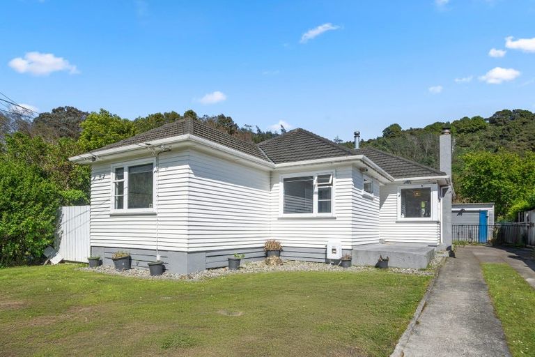 Photo of property in 203 Wellington Road, Wainuiomata, Lower Hutt, 5014