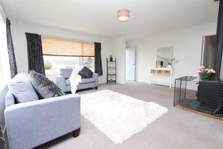 Photo of property in 44 Dominica Crescent, Grenada Village, Wellington, 6037