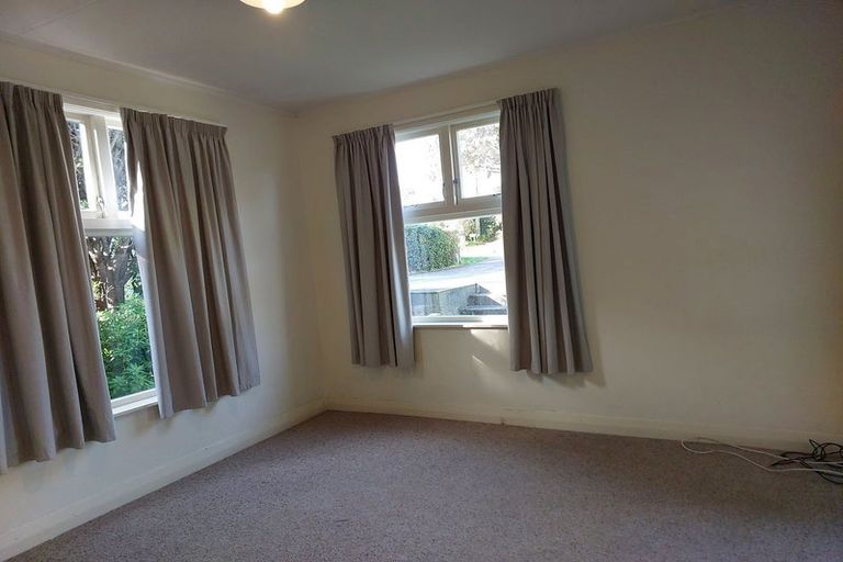 Photo of property in 35a Bassett Road, Johnsonville, Wellington, 6037