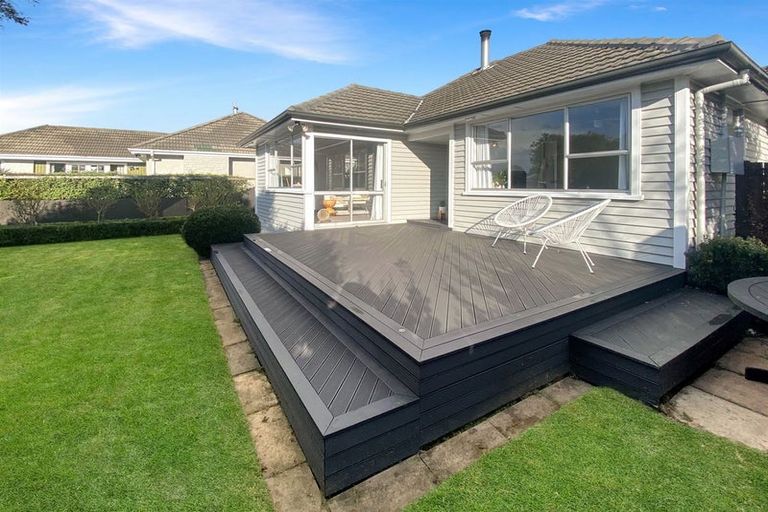 Photo of property in 68 Winters Road, Redwood, Christchurch, 8051