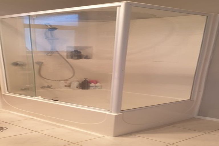 Photo of property in 39 Moire Road, Massey, Auckland, 0614