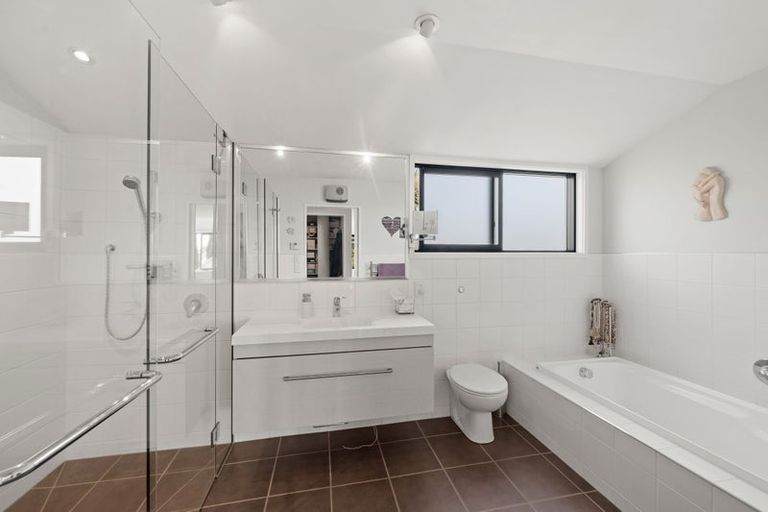 Photo of property in 9 Inglewood Place, Avonhead, Christchurch, 8042