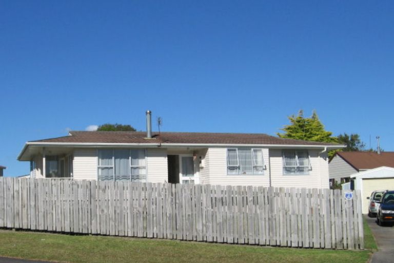 Photo of property in 28 Rena Place, West Harbour, Auckland, 0618