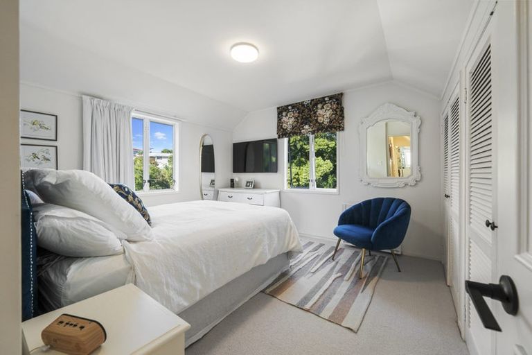 Photo of property in 1/2 Heathcote Road, Castor Bay, Auckland, 0620