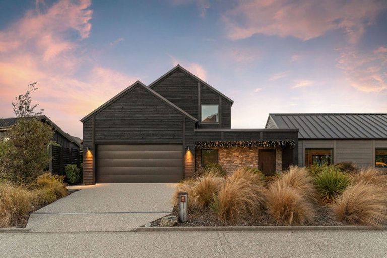 Photo of property in 8 Pendeen Crescent, Jacks Point, Queenstown, 9371