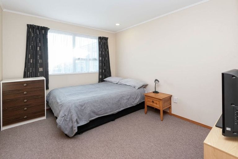 Photo of property in 69 Lewisham Street, Highland Park, Auckland, 2010