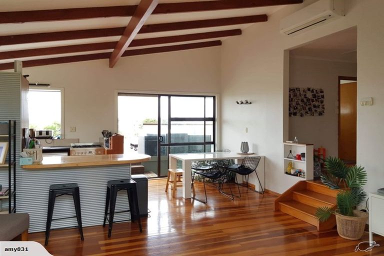 Photo of property in 251 Glengarry Road, Glen Eden, Auckland, 0602