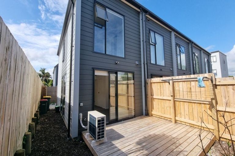 Photo of property in 11/30 Bowater Place, Manurewa, Auckland, 2102