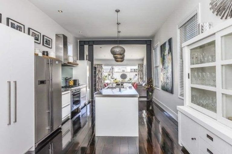 Photo of property in 4 Caroline Street, Mount Victoria, Wellington, 6011