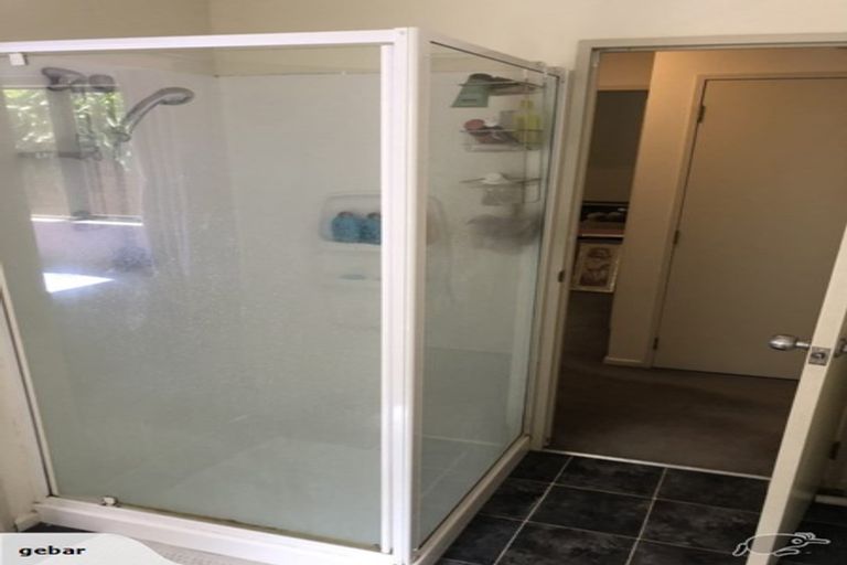 Photo of property in 19 Glanmire Road, Newlands, Wellington, 6037